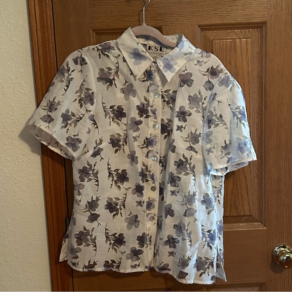 Tops - Women’s Size 14W Semi-Sheer Button Up Blue and White Floral Blouse